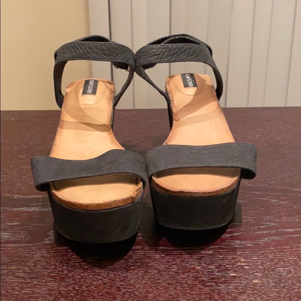 Gently worn super comfy orthopedic summer sandals